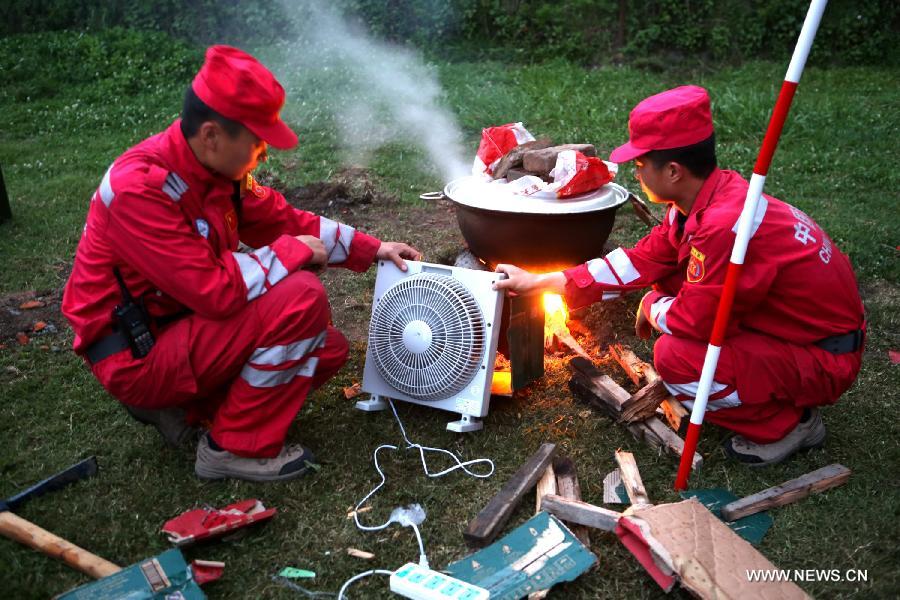 （国际&middot;尼泊尔地震）（5）中国国际救援队的震区生活