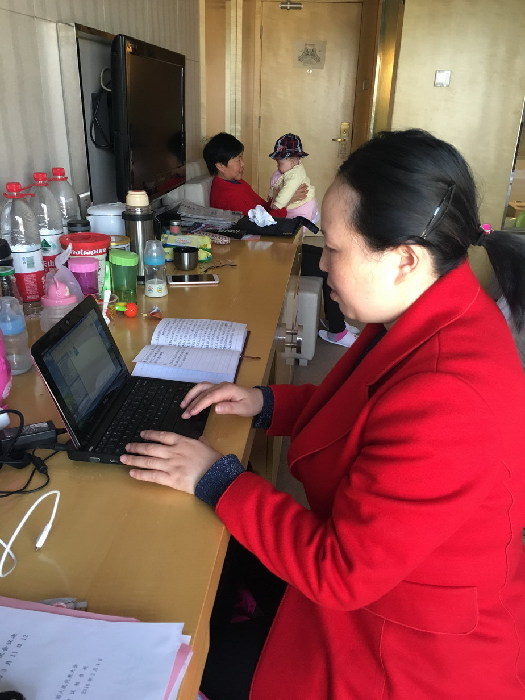 Pour participer  l'APN, une dpute se rend avec son bb  Beijing
