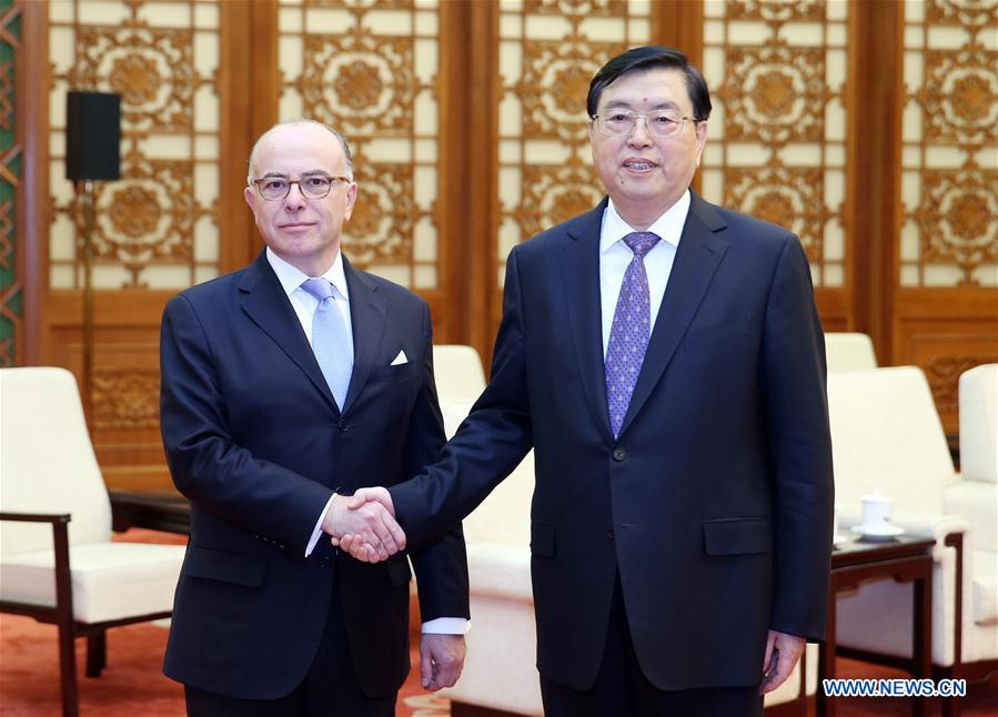 Chine/France : rencontre entre Zhang Dejiang et Bernard Cazeneuve à Beijing