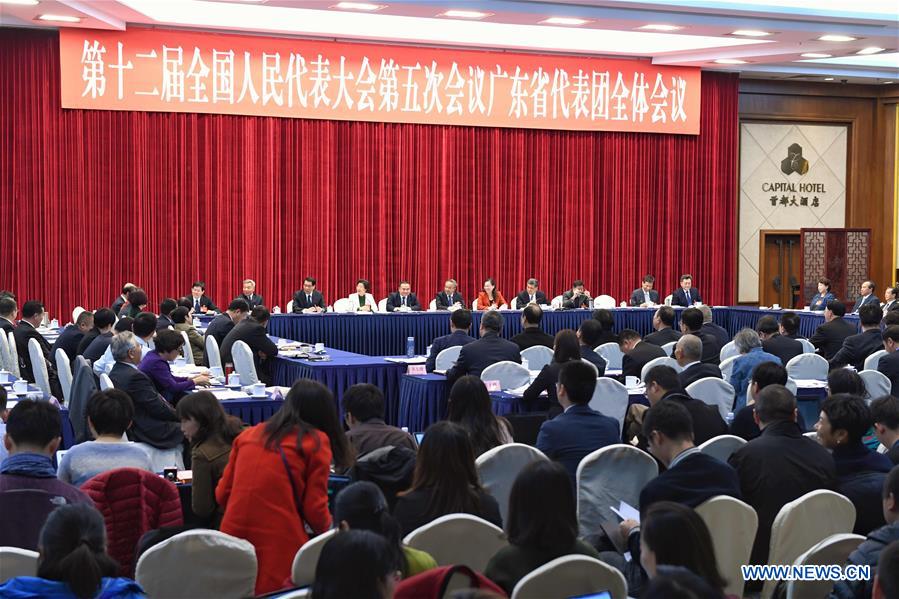 Chine/deux sessions : séance plénière des députés à l'APN en provenance du Guangdong
