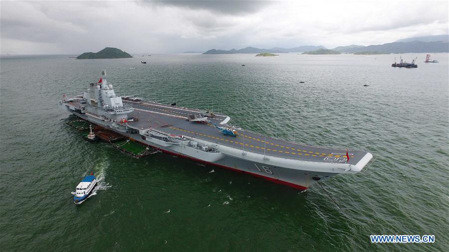Arrivée du porte-avions Liaoning à Hong Kong