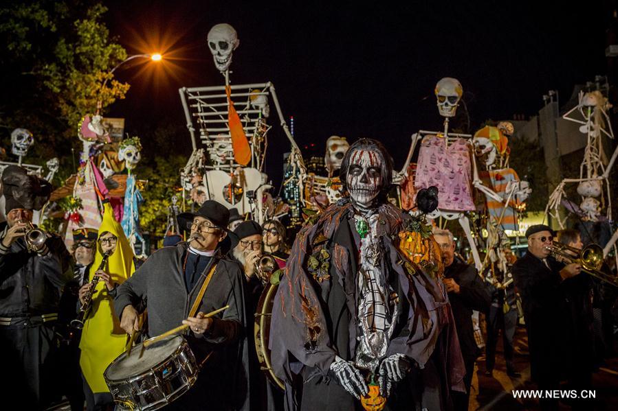 Etats-Unis : défilé d'Halloween à New York 