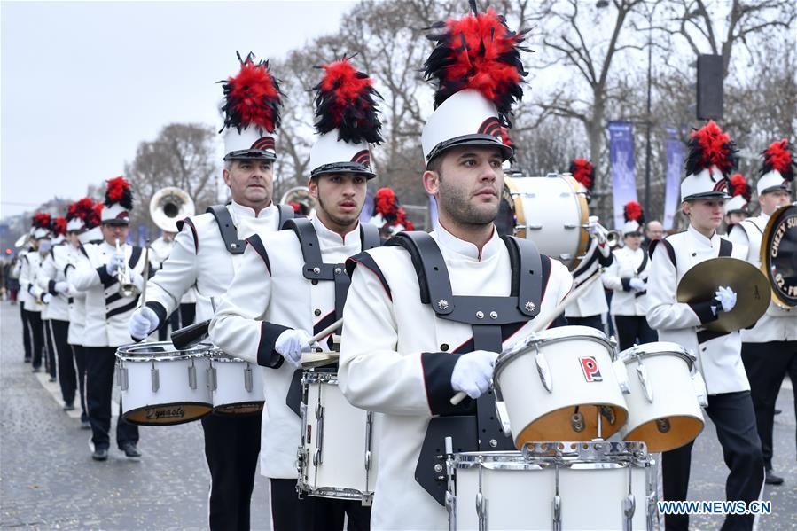 France : d&eacute;fil&eacute; du Nouvel An &agrave; Paris