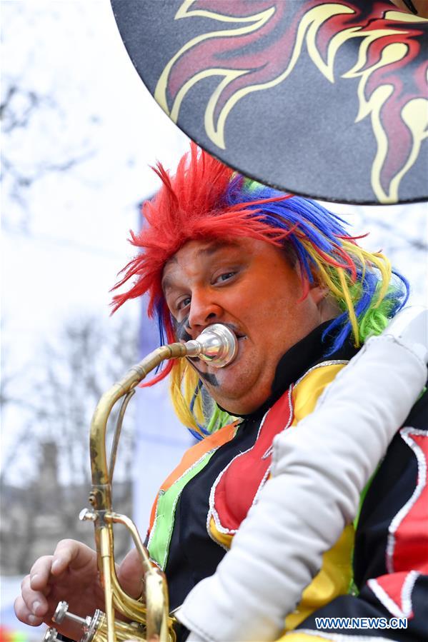 France : d&eacute;fil&eacute; du Nouvel An &agrave; Paris