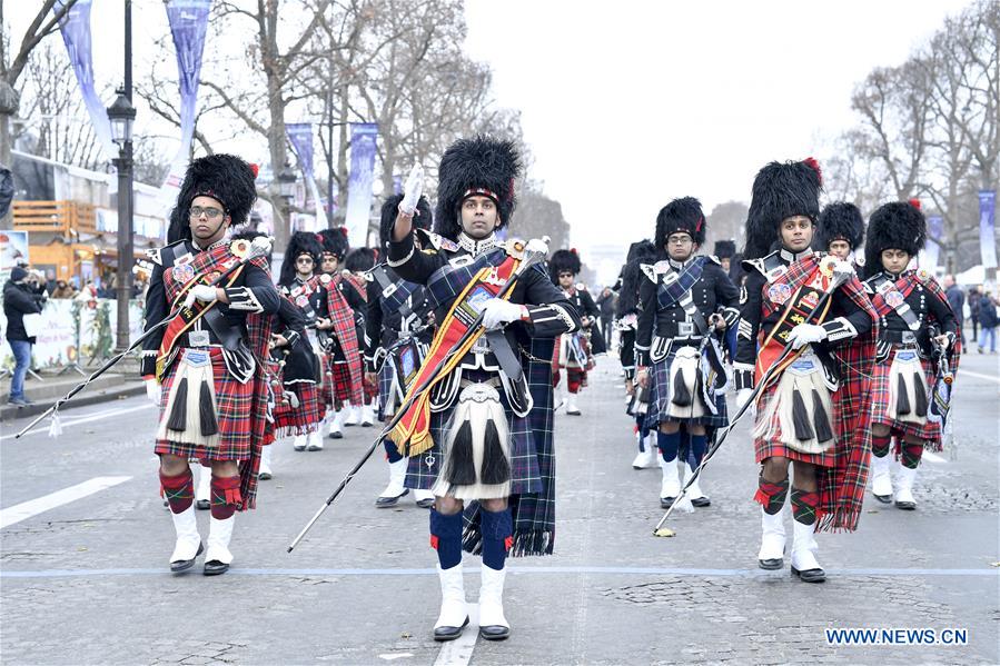 France : d&eacute;fil&eacute; du Nouvel An &agrave; Paris