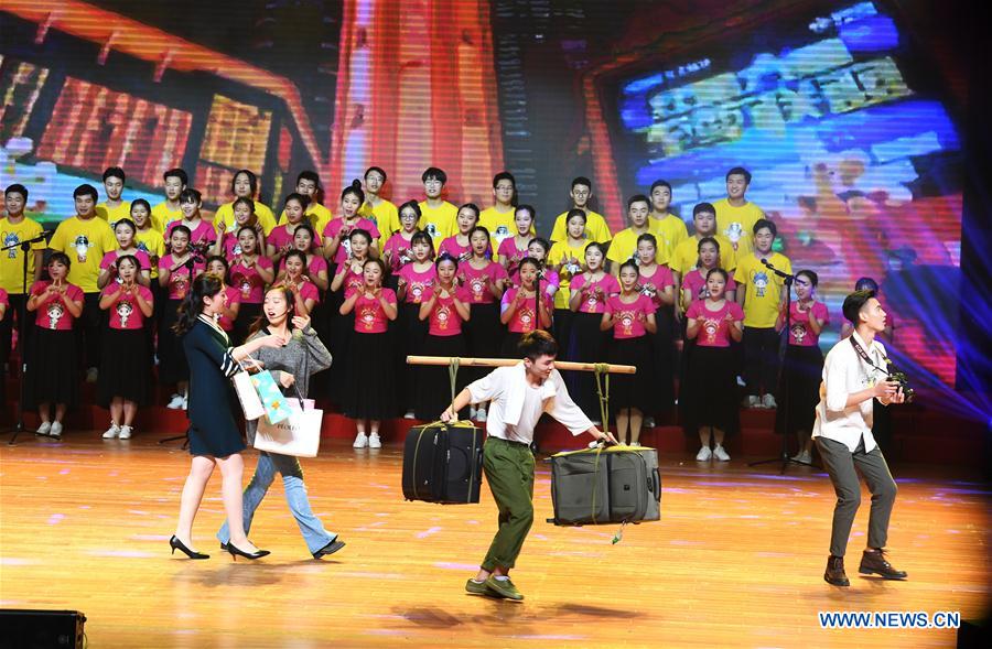 Chine : spectacle du Nouvel An dans une université de Chongqing