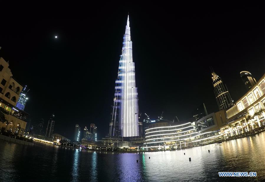 Dubaï : spectacle de lumnières sur la tour Burj Khalifa 