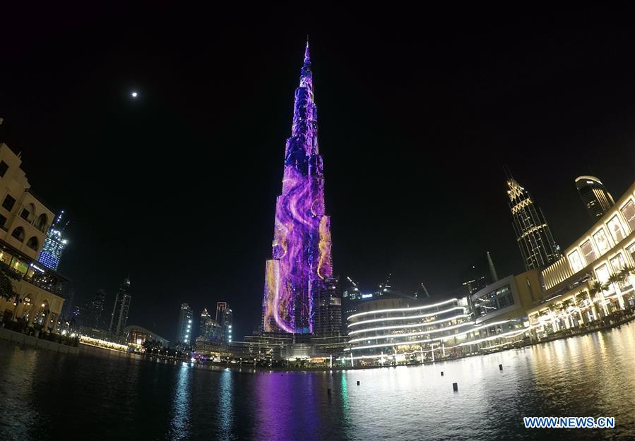 Dubaï : spectacle de lumnières sur la tour Burj Khalifa 