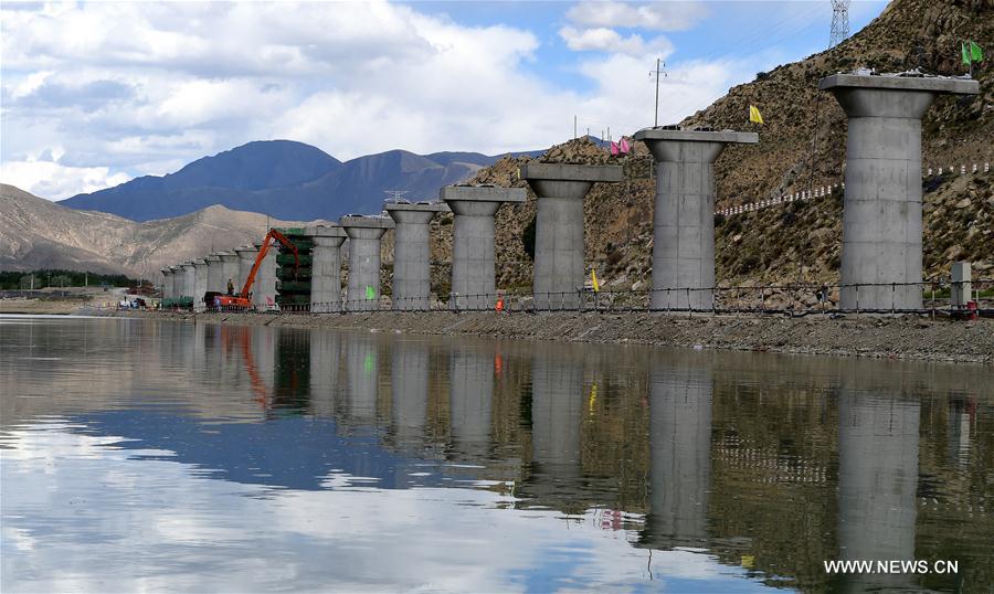 Tibet : construction du pont Mingze du chemin de fer Lhassa-Nyingchi