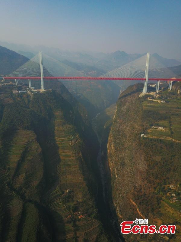 Ouverture  la circulation du pont le plus haut du monde dans le Guizhou