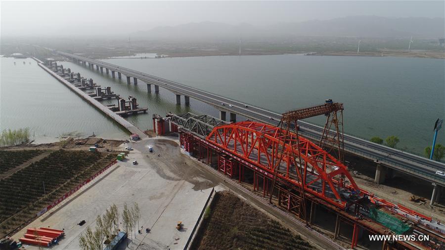 Construction d'un pont du chemin de fer à Beijing-Zhangjiakou