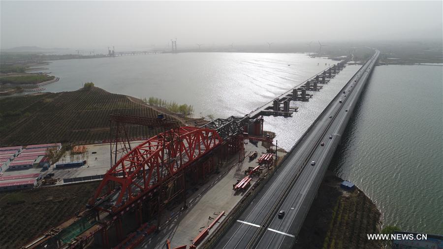 Construction d'un pont du chemin de fer à Beijing-Zhangjiakou