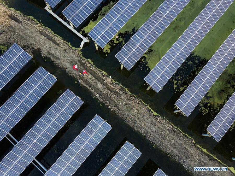 Chine : production d'électricité photovoltaïque dans un village du Zhejiang