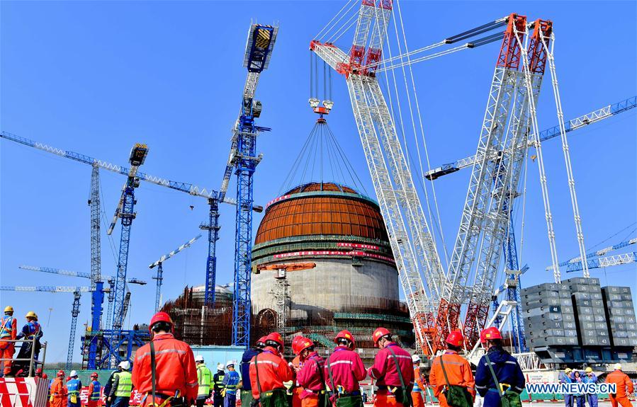 Chine : installation d'une coupole dans la centrale nucléaire de Fuqing