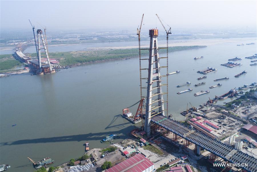 Chine : construction d'un pont sur le Yangtsé à Wuhan