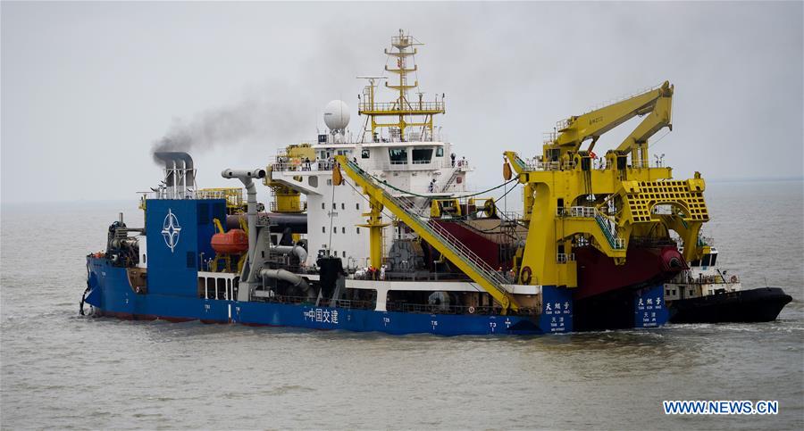 Chine : essai en mer du plus grand navire de dragage d'Asie