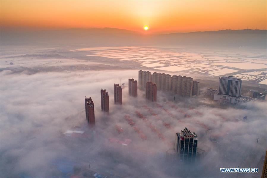 Chine : Yuncheng enveloppé par un épais brouillard
