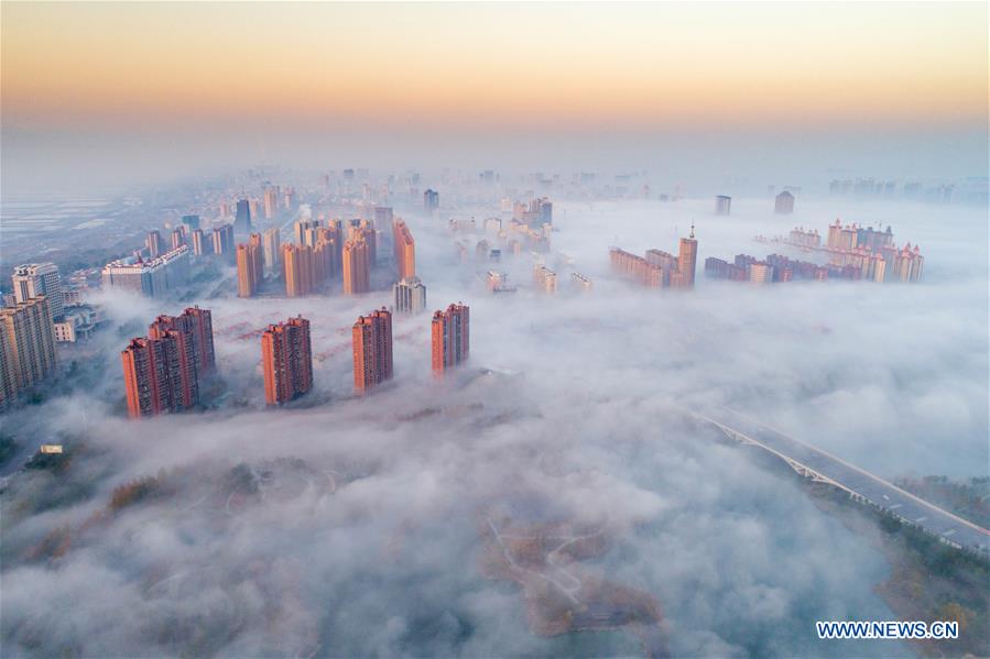 Chine : Yuncheng enveloppé par un épais brouillard