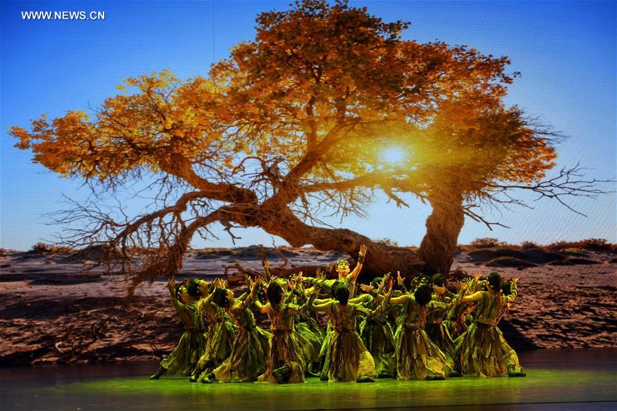 Chine : concours de danse &agrave; Lanzhou (nord-ouest)