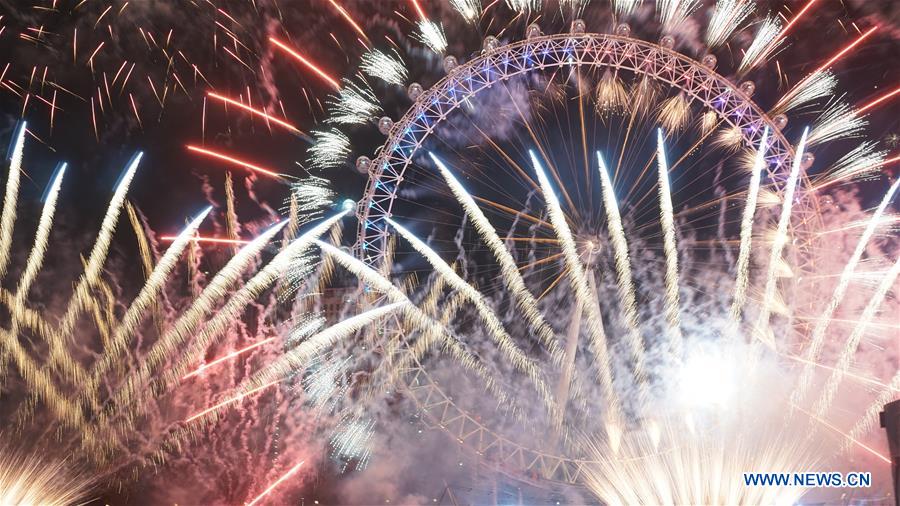 Feux d'artifices pour le Nouvel An à Londres