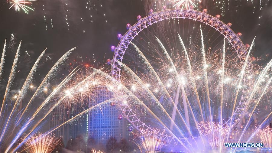 Feux d'artifices pour le Nouvel An à Londres