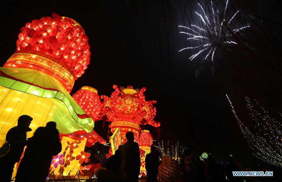 Chine : décorations de lanternes pour la fête du Printemps