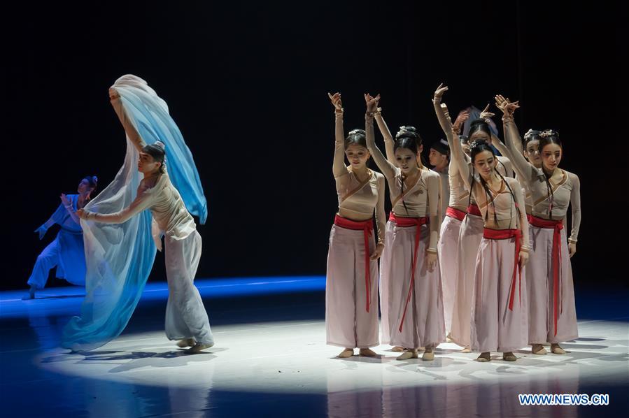 Danse à Budapest pour célébrer le Nouvel An chinois