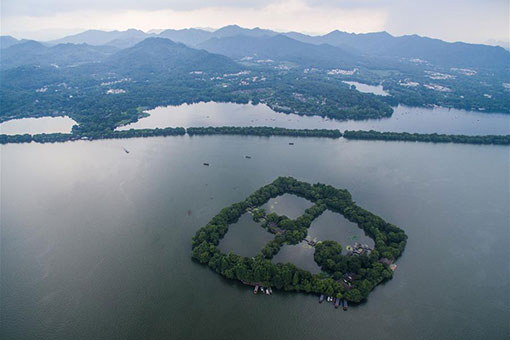 Chine : vue a&eacute;rienne du lac de l'Ouest &agrave; Hangzhou