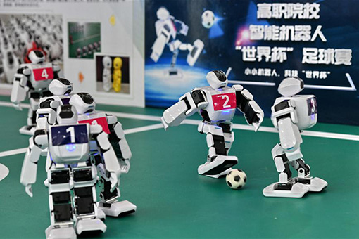 Chine : match de football entre des robots à Beijing