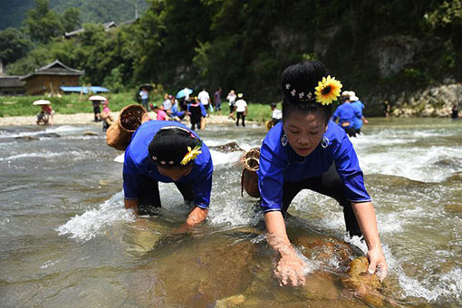 Chine : festival de la pêche dans le sud-ouest