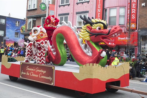 Canada: D&eacute;fil&eacute; du p&egrave;re No&euml;l &agrave; Toronto