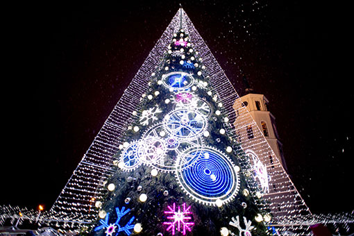 Lituanie: un sapin de Noël géant à Vilnius