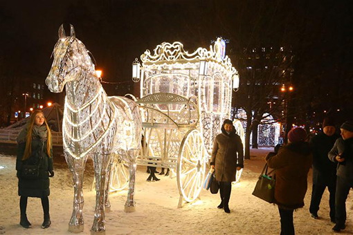 Bi&eacute;lorussie: illuminations du Nouvel An &agrave; Minsk