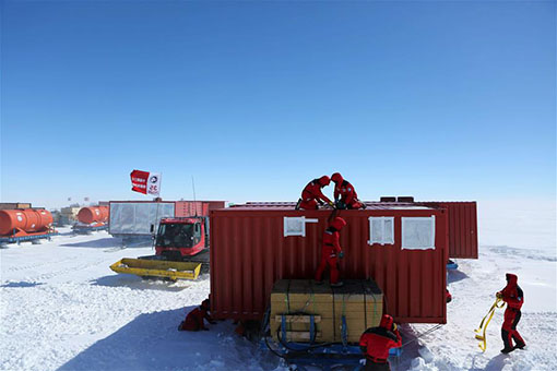 L'exp&eacute;dition chinoise en Antarctique affronte le blizzard