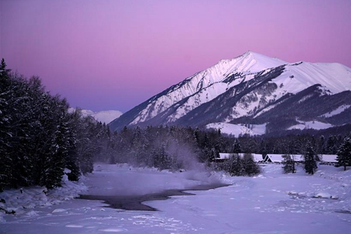 Chine: paysage d'hiver dans la zone touristique de Kanas au Xinjiang