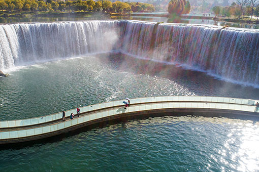 Chine: paysage d'un parc &agrave; Kunming