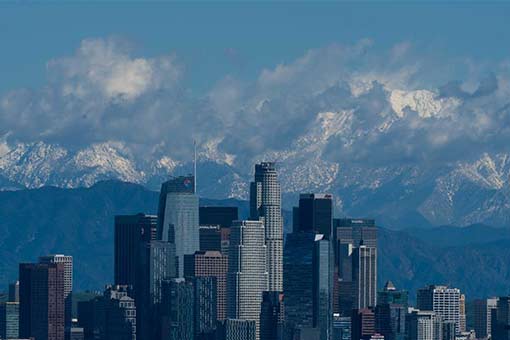 Vue du centre-ville de Los Angeles après la pluie