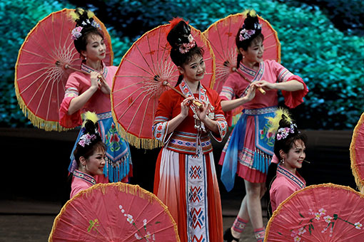 Philippines: un spectacle d'art c&eacute;l&eacute;brant le Nouvel an chinois &agrave; Pasay