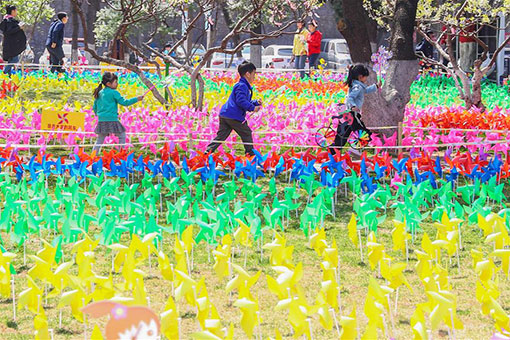 Chine : foire aux moulins à vent à Beijing