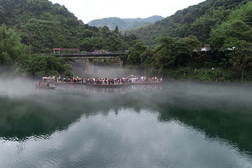 Paysage d'un fleuve dans le centre de la Chine