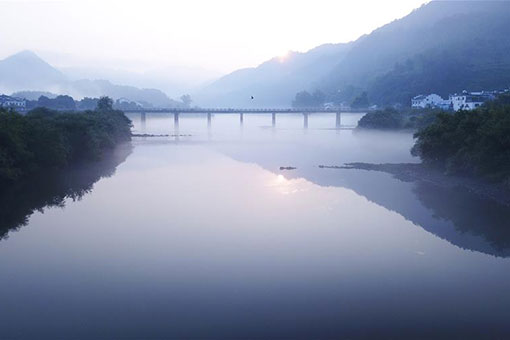 Chine: paysage du site touristique de Taohuatan à l'Anhui