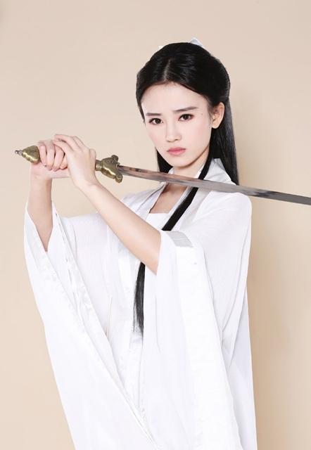 Ju Jinyi dans la peau de Little Dragon Maiden