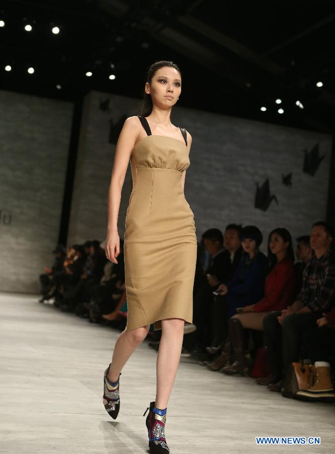 U.S.-NEW YORK-FASHION WEEK-VIVIENNE HU