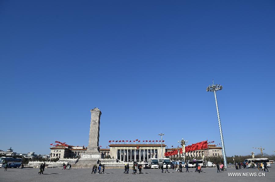Un ciel bleu au dessus de la place Tian'anmen