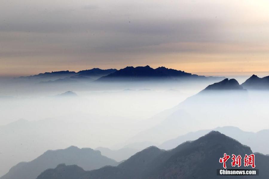 Le mont Laojun dans les nuages, tout simplement majestueux