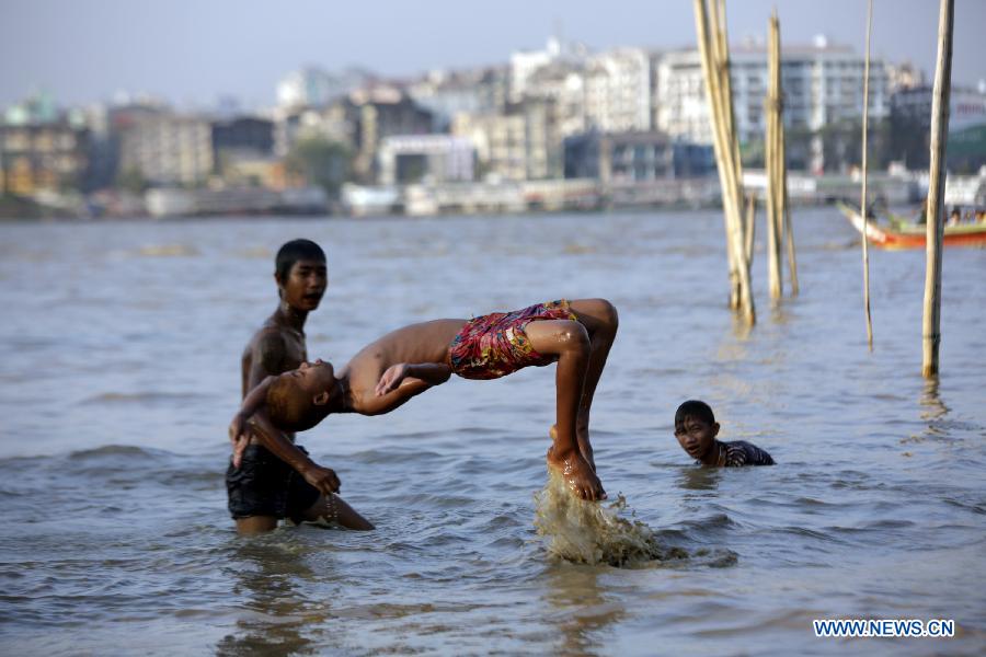 MYANMAR-YANGON-DAILY LIFE