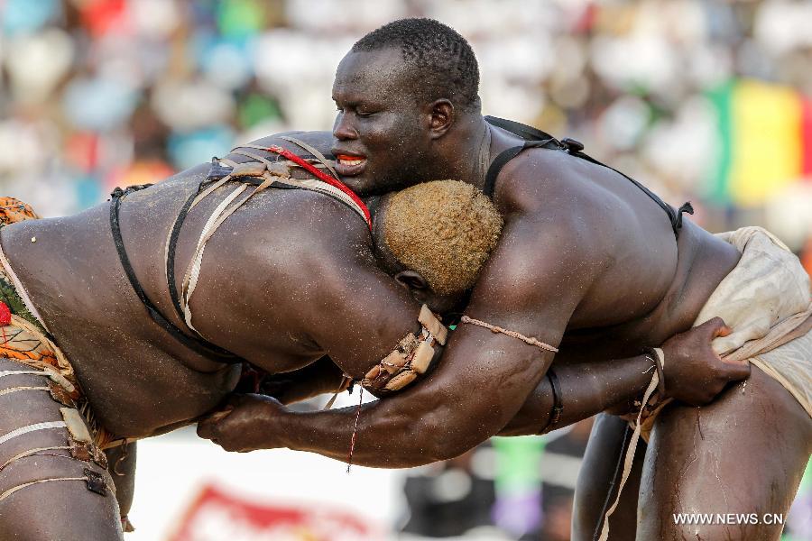 (SP)SENEGAL-DAKAR-TRADITIONAL WRESTLING-LE CHOC  