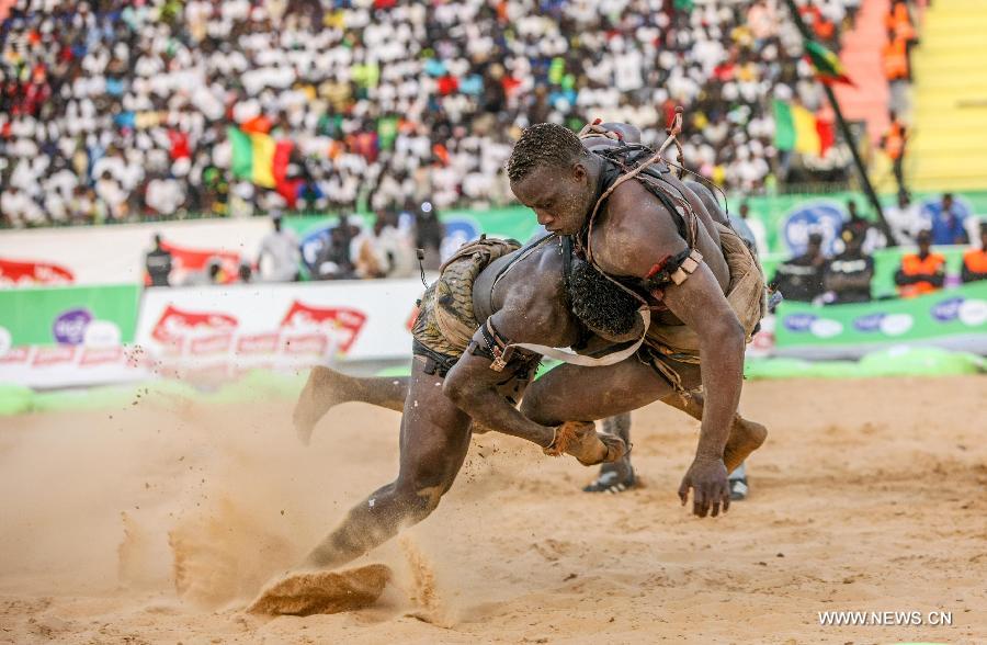 (SP)SENEGAL-DAKAR-TRADITIONAL WRESTLING-LE CHOC  