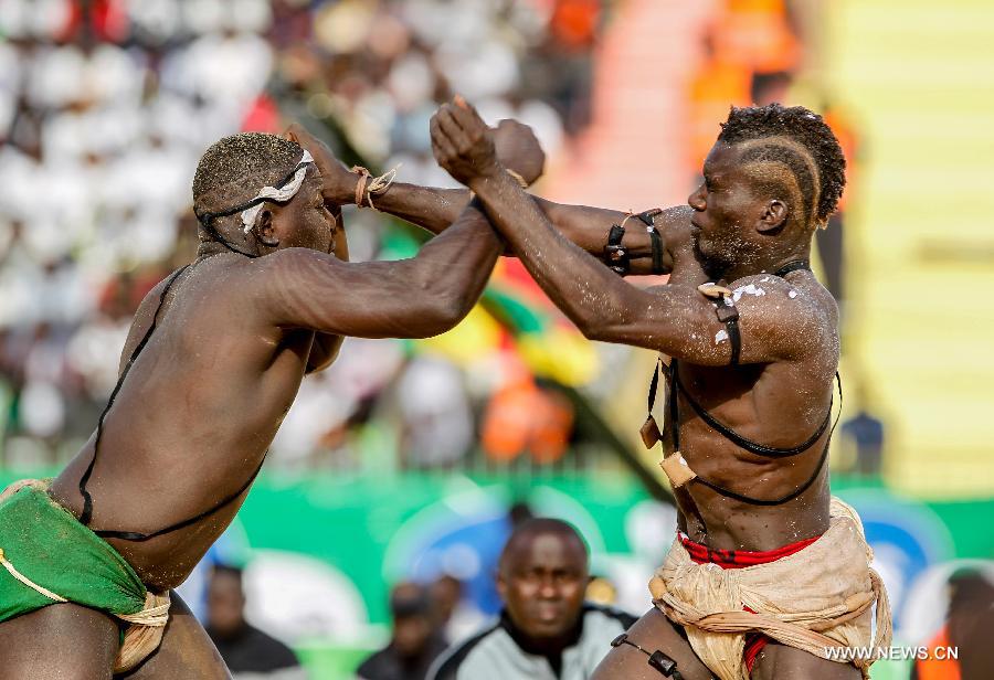 (SP)SENEGAL-DAKAR-TRADITIONAL WRESTLING-LE CHOC  