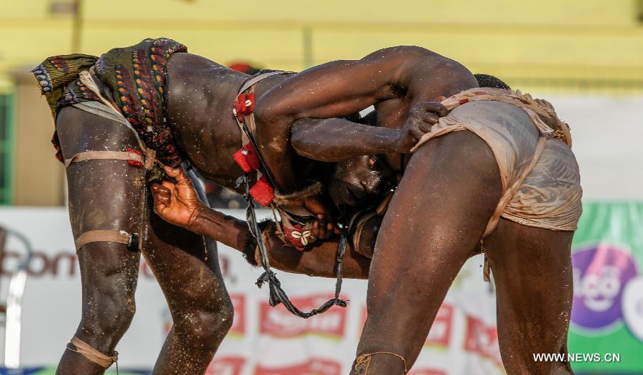 (SP)SENEGAL-DAKAR-TRADITIONAL WRESTLING-LE CHOC  